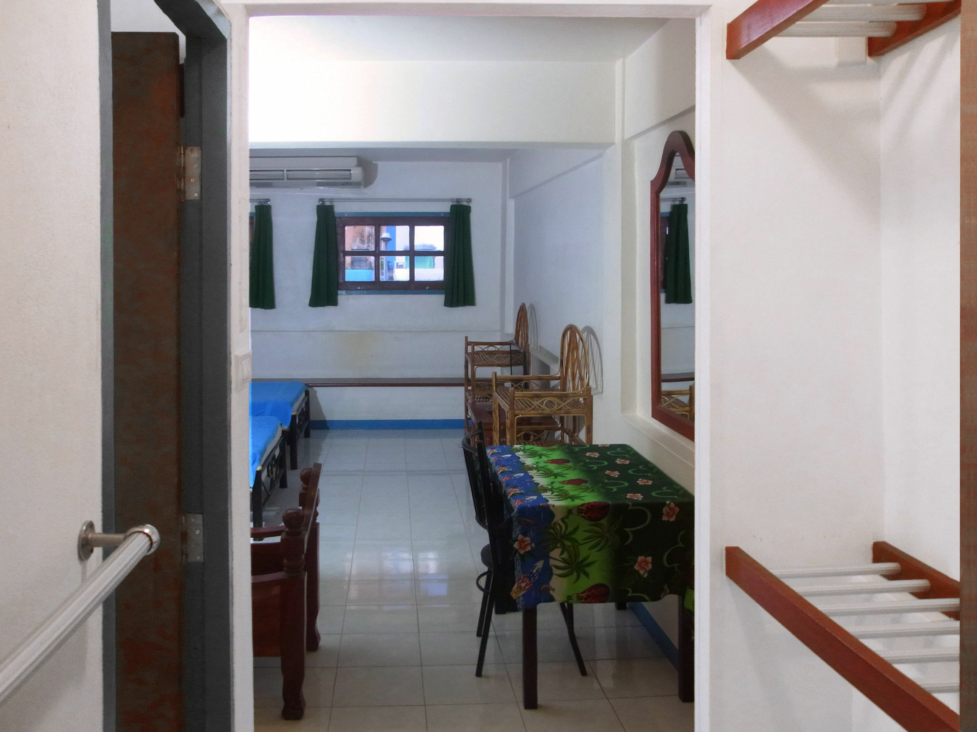 Niku Guesthouse Patong Exterior photo