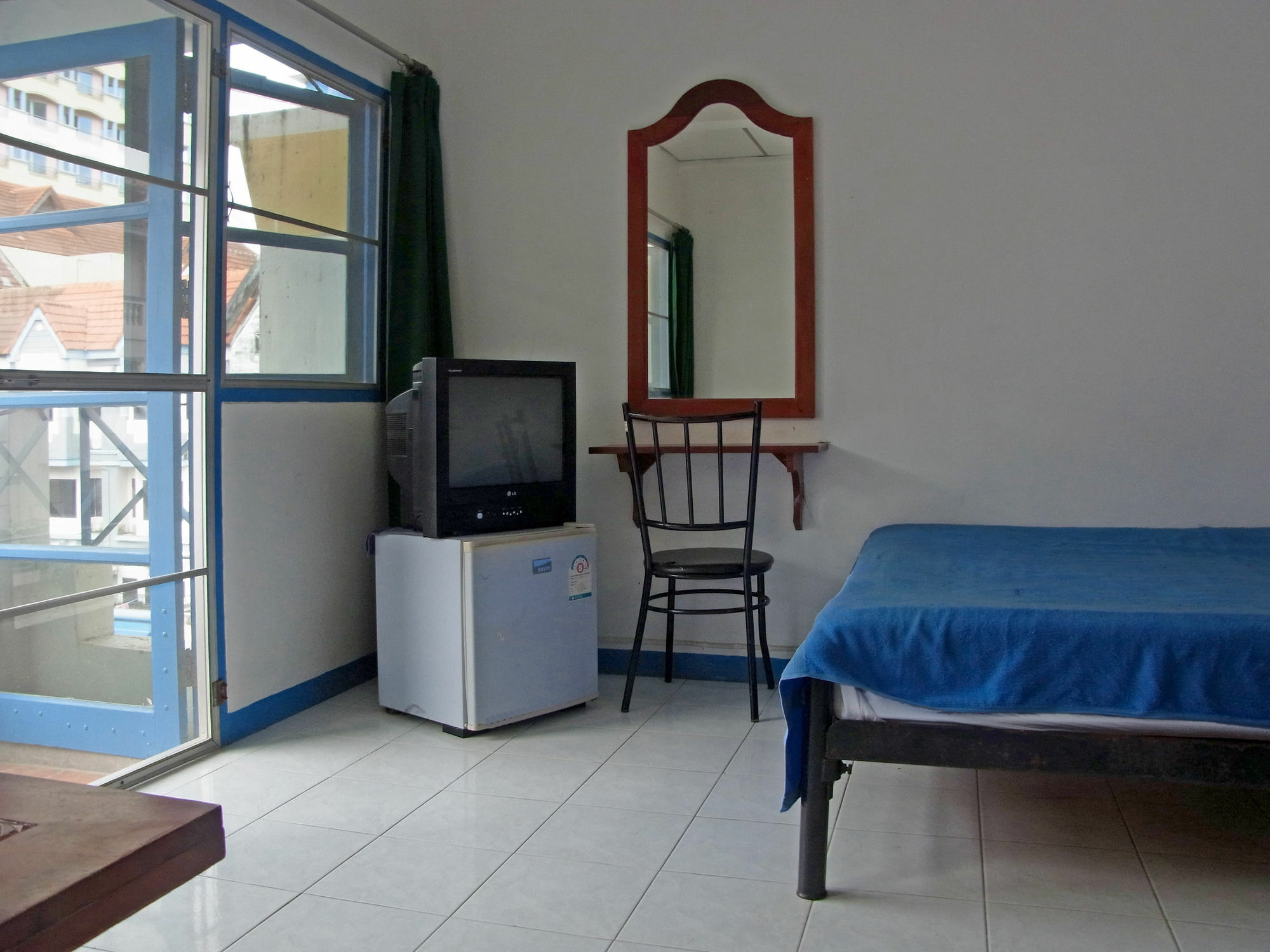 Niku Guesthouse Patong Exterior photo
