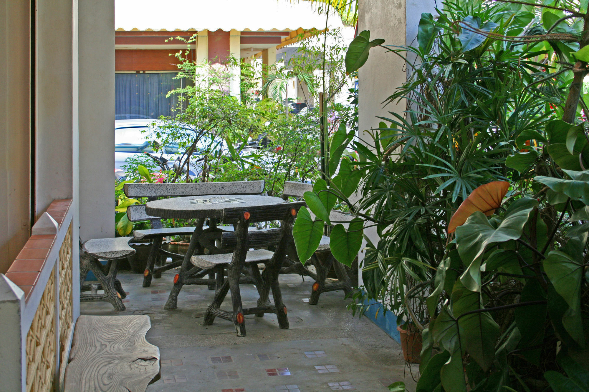 Niku Guesthouse Patong Exterior photo