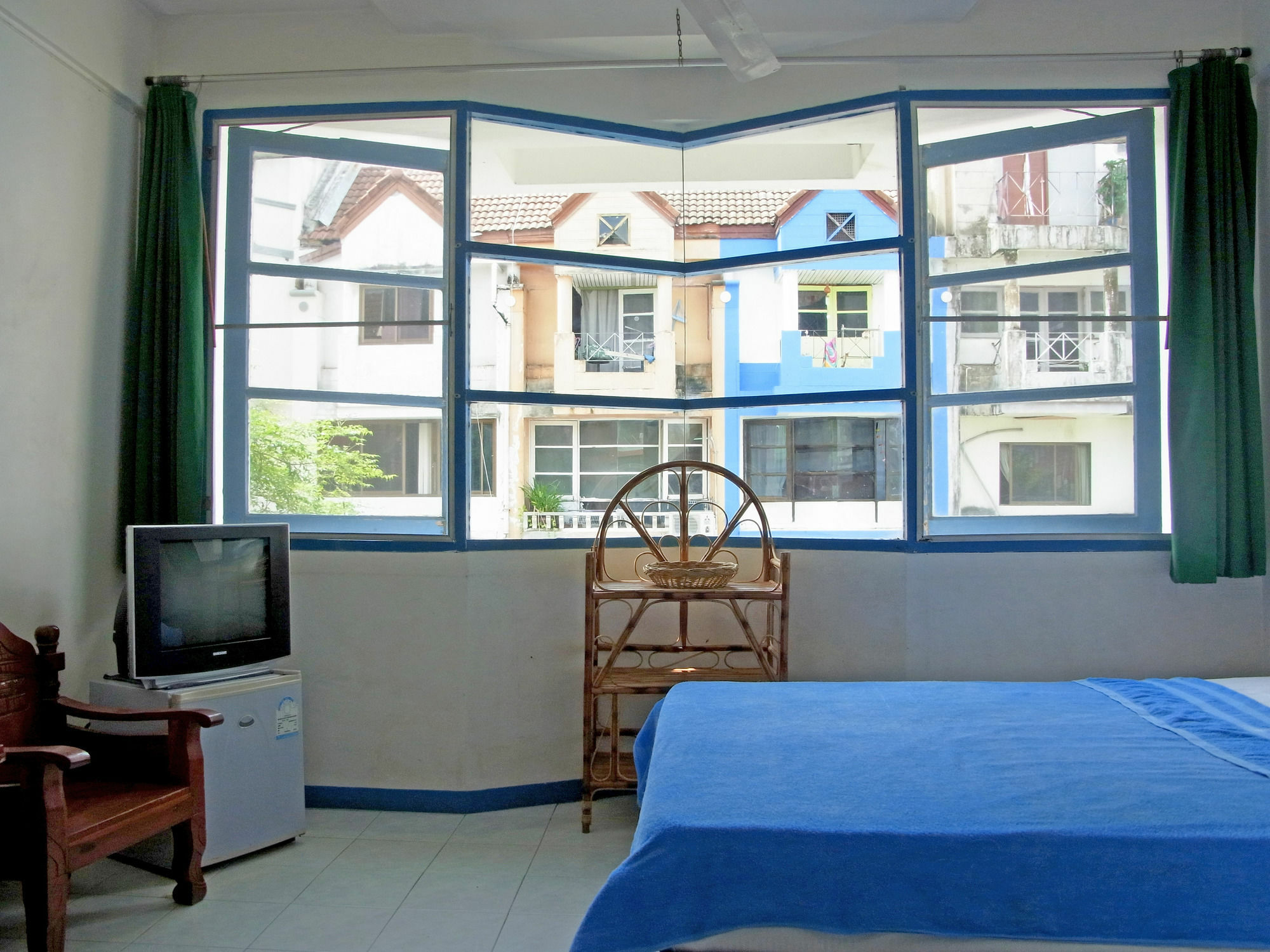 Niku Guesthouse Patong Exterior photo